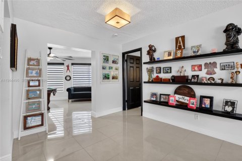 Villa ou maison à vendre à Tamarac, Floride: 4 chambres, 214.05 m2 № 2027234 - photo 13