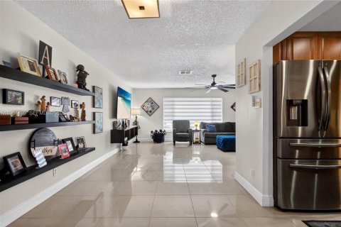 Villa ou maison à vendre à Tamarac, Floride: 4 chambres, 214.05 m2 № 2027234 - photo 14