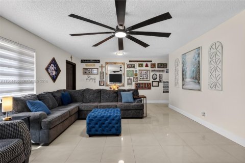 Villa ou maison à vendre à Tamarac, Floride: 4 chambres, 214.05 m2 № 2027234 - photo 17