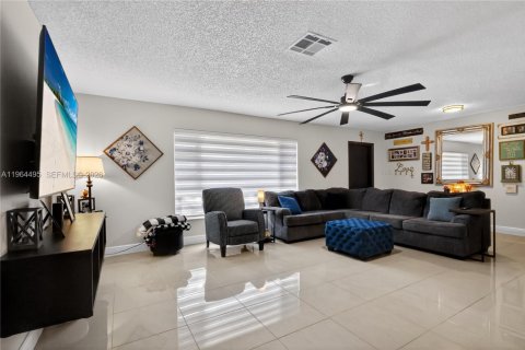 Villa ou maison à vendre à Tamarac, Floride: 4 chambres, 214.05 m2 № 2027234 - photo 16