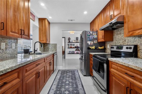 Villa ou maison à vendre à Tamarac, Floride: 4 chambres, 214.05 m2 № 2027234 - photo 8