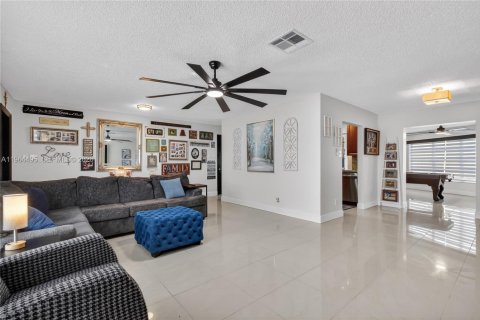Villa ou maison à vendre à Tamarac, Floride: 4 chambres, 214.05 m2 № 2027234 - photo 18