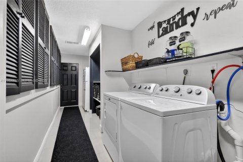 Villa ou maison à vendre à Tamarac, Floride: 4 chambres, 214.05 m2 № 2027234 - photo 24