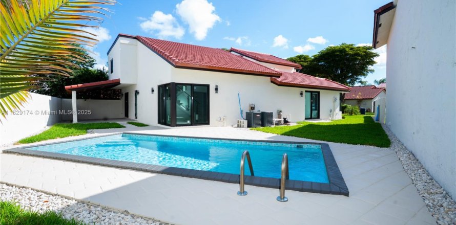 Casa en Miami, Florida 4 dormitorios, 231.88 m2 № 1802512