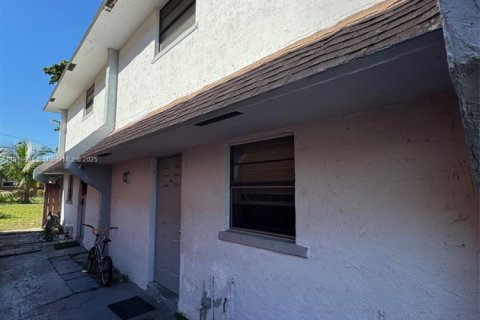 Купить коммерческую недвижимость в Форт-Лодердейл, Флорида 237.27м2, № 1973705 - фото 3