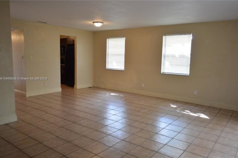 Купить коммерческую недвижимость в Форт-Лодердейл, Флорида 237.27м2, № 1973705 - фото 12