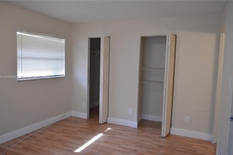 Купить коммерческую недвижимость в Форт-Лодердейл, Флорида 237.27м2, № 1973705 - фото 16