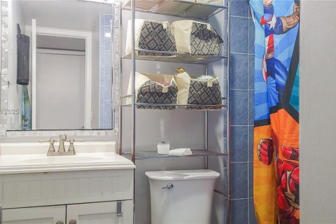 Condo in Lauderhill, Florida, 2 bedrooms № 2016112 - photo 15