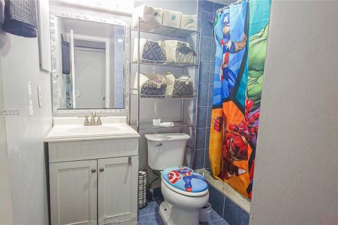 Condo in Lauderhill, Florida, 2 bedrooms № 2016112 - photo 18
