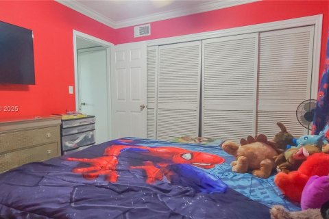 Condo in Lauderhill, Florida, 2 bedrooms № 2016112 - photo 16