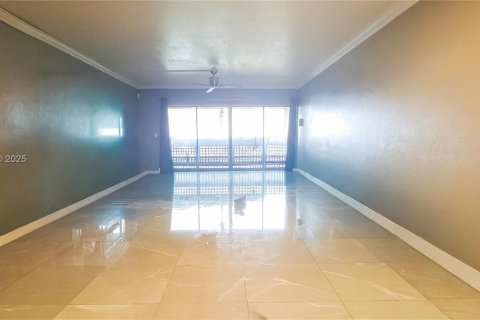 Condo in Lauderhill, Florida, 2 bedrooms № 2016112 - photo 28