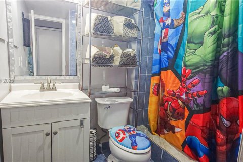 Condo in Lauderhill, Florida, 2 bedrooms № 2016112 - photo 19