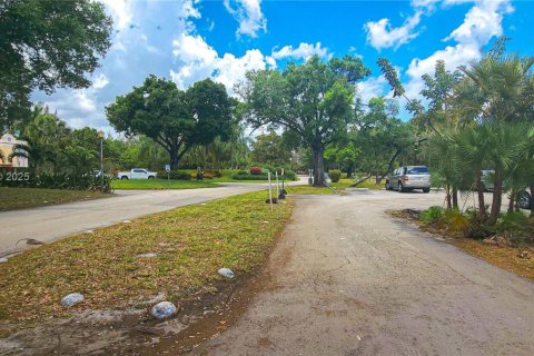 Condo in Lauderhill, Florida, 2 bedrooms № 2016112 - photo 29