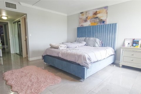 Condo in Lauderhill, Florida, 2 bedrooms № 2016112 - photo 25