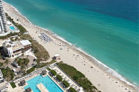 Купить кондоминиум в Халландейл-Бич, Флорида 1 спальня, 78.41м2, № 1958406 - фото 1