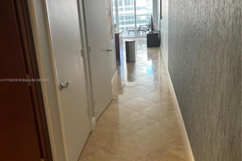 Купить кондоминиум в Халландейл-Бич, Флорида 1 спальня, 78.41м2, № 1958406 - фото 3