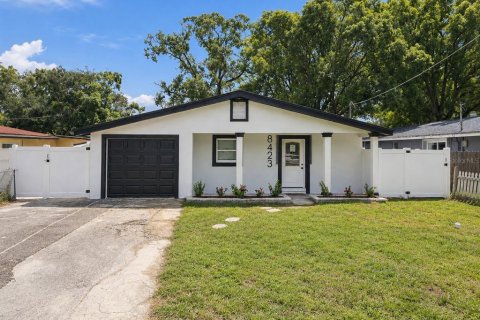 Casa en Tampa, Florida 5 dormitorios, 187.2 m2 № 2370757