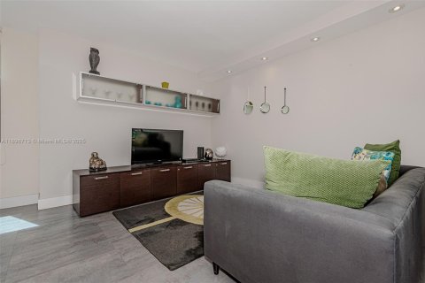 Снять в аренду кондоминиум в Майами-Бич, Флорида 61.32м2, № 2077487 - фото 6