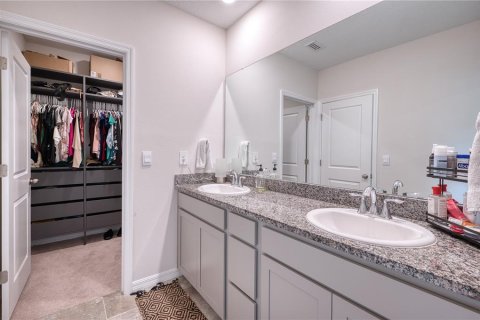 Townhouse in Sarasota, Florida 3 bedrooms, 168.43 sq.m. № 2142382 - photo 16