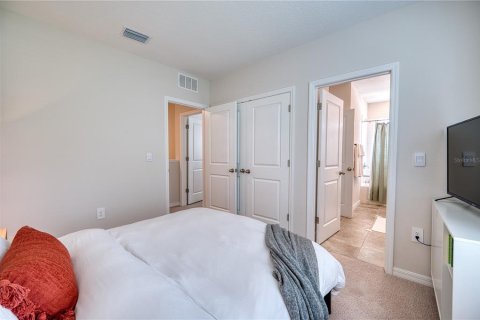 Townhouse in Sarasota, Florida 3 bedrooms, 168.43 sq.m. № 2142382 - photo 19