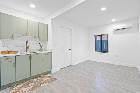 Immobilier commercial à vendre à Miami, Floride: 253.16 m2 № 1814495 - photo 6