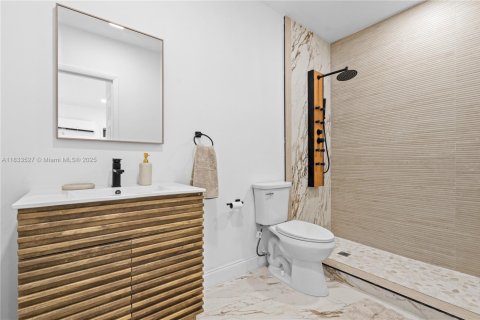 Immobilier commercial à vendre à Miami, Floride: 253.16 m2 № 1814495 - photo 2
