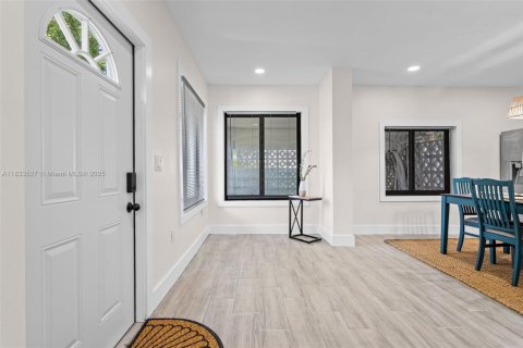 Immobilier commercial à vendre à Miami, Floride: 253.16 m2 № 1814495 - photo 23