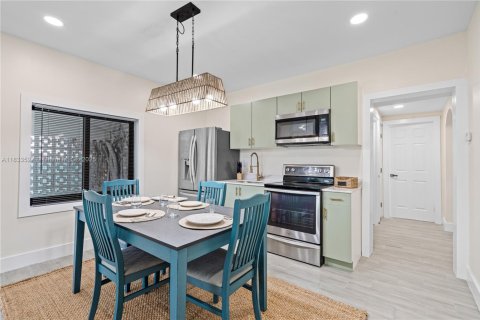 Immobilier commercial à vendre à Miami, Floride: 253.16 m2 № 1814495 - photo 8