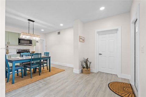 Immobilier commercial à vendre à Miami, Floride: 253.16 m2 № 1814495 - photo 10