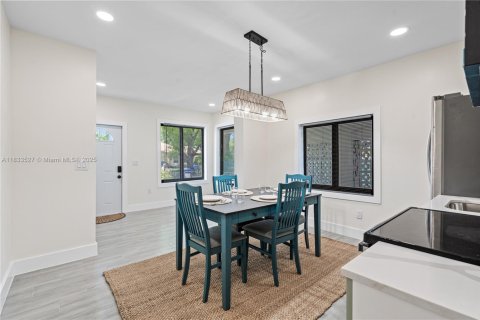 Immobilier commercial à vendre à Miami, Floride: 253.16 m2 № 1814495 - photo 9