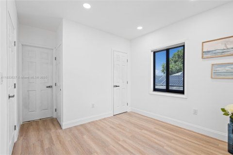 Immobilier commercial à vendre à Miami, Floride: 253.16 m2 № 1814495 - photo 3