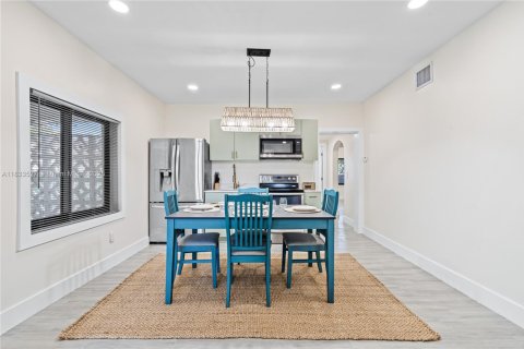 Immobilier commercial à vendre à Miami, Floride: 253.16 m2 № 1814495 - photo 7