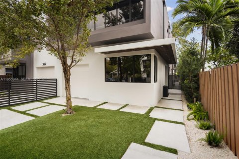 Adosado en venta en Miami, Florida, 4 dormitorios, 266.16 m2 № 2011581 - foto 3