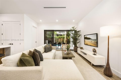 Adosado en venta en Miami, Florida, 4 dormitorios, 266.16 m2 № 2011581 - foto 9