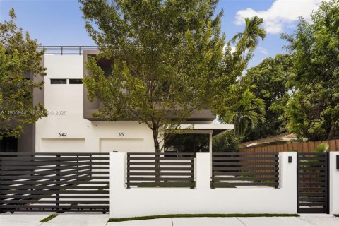Adosado en Miami, Florida 4 dormitorios, 266.16 m2 № 2011581