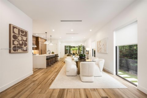 Adosado en venta en Miami, Florida, 4 dormitorios, 266.16 m2 № 2011581 - foto 6