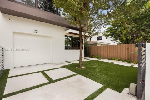 Adosado en venta en Miami, Florida, 4 dormitorios, 266.16 m2 № 2011581 - foto 2