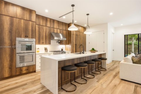 Adosado en venta en Miami, Florida, 4 dormitorios, 266.16 m2 № 2011581 - foto 11