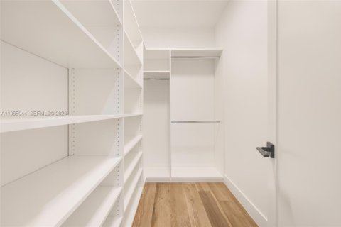 Adosado en venta en Miami, Florida, 4 dormitorios, 266.16 m2 № 2011581 - foto 19