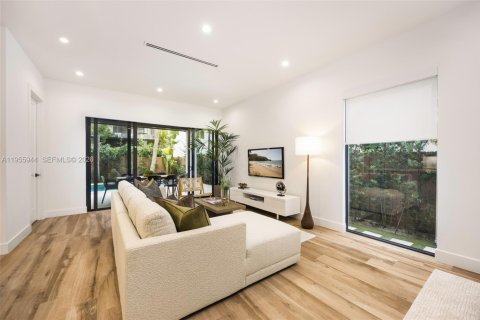 Adosado en venta en Miami, Florida, 4 dormitorios, 266.16 m2 № 2011581 - foto 8