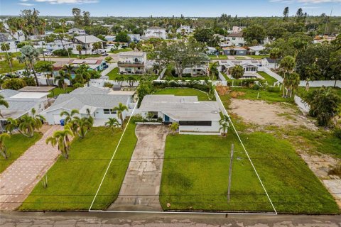 House in Saint Petersburg, Florida 3 bedrooms, 107.95 sq.m. № 1835729 - photo 6