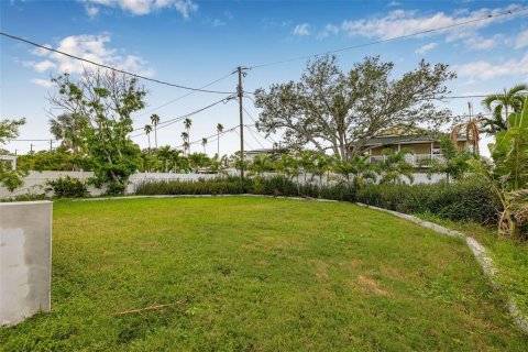 House in Saint Petersburg, Florida 3 bedrooms, 107.95 sq.m. № 1835729 - photo 11