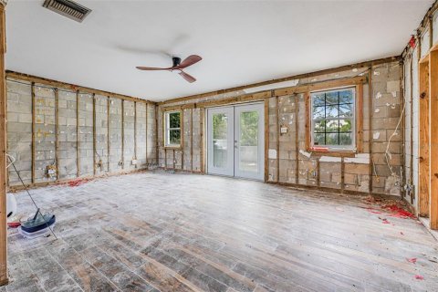 House in Saint Petersburg, Florida 3 bedrooms, 107.95 sq.m. № 1835729 - photo 7