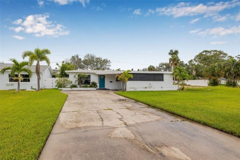 House in Saint Petersburg, Florida 3 bedrooms, 107.95 sq.m. № 1835729 - photo 14