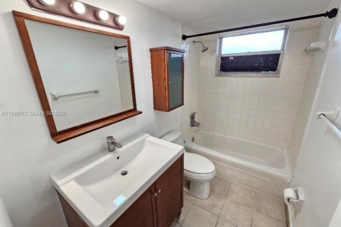 Condo in Miami, Florida, 1 bedroom  № 2068911 - photo 15