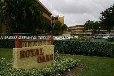 Condo in Miami, Florida, 1 bedroom  № 2068911 - photo 19