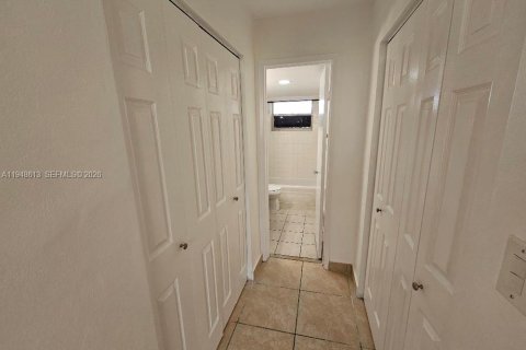 Condo in Miami, Florida, 1 bedroom  № 2068911 - photo 14