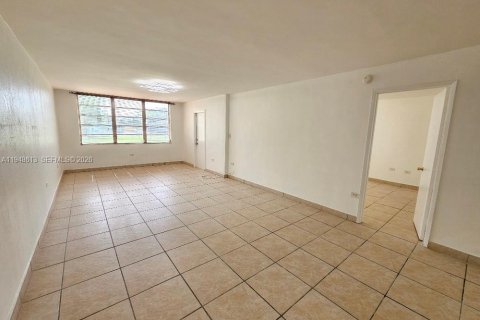 Condo in Miami, Florida, 1 bedroom  № 2068911 - photo 6