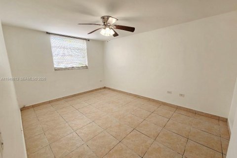 Condo in Miami, Florida, 1 bedroom  № 2068911 - photo 13