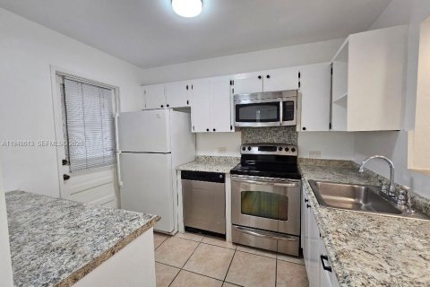 Condo in Miami, Florida, 1 bedroom  № 2068911 - photo 3
